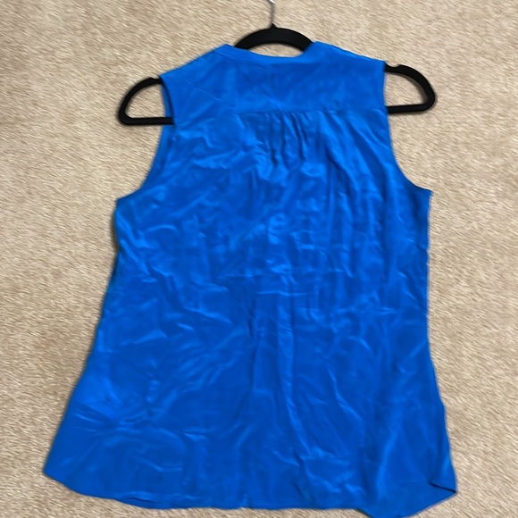 Banana Republic Sleeveless Blue Blouse. Size: XS - Picture 2 of 3